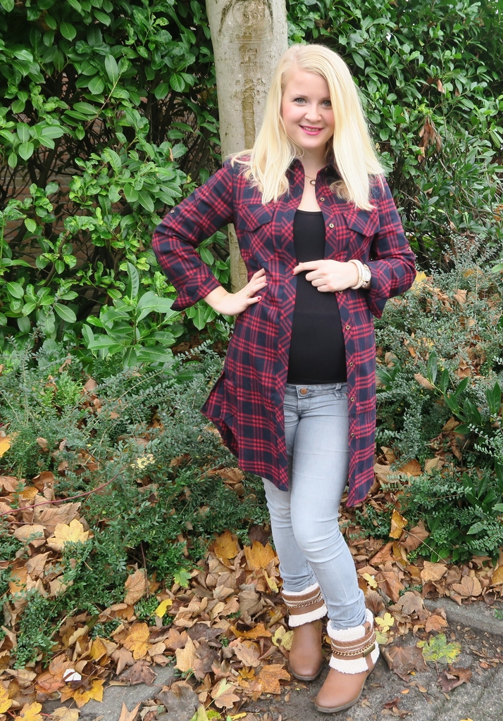 levering strand Oprechtheid Outfit with the bump: De lange geruite blouse - Kelly Caresse